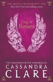 City of bones av Cassandra Clare (Heftet)