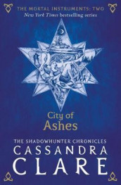 City of ashes av Cassandra Clare (Heftet)