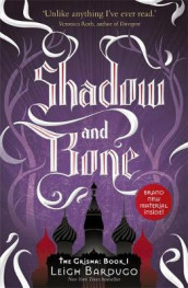 Shadow and bone av Leigh Bardugo (Heftet)